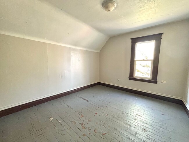 Building Photo - 1422 E Stockbridge Ave