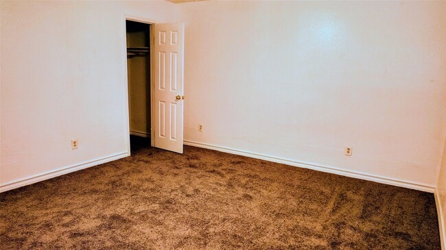 Building Photo - 10150 Valley Club Dr