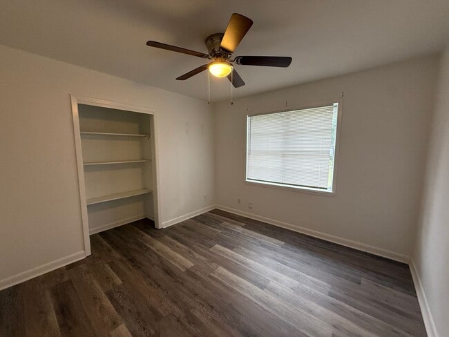 Building Photo - 1821 S Brookwood Dr