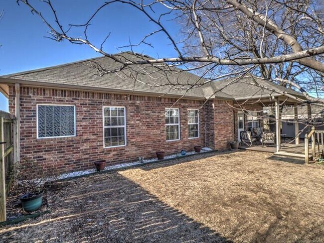 Building Photo - Located On The West Side Of Claremore - Provides Commuting To Work, Shopping, Schools & Restauran...