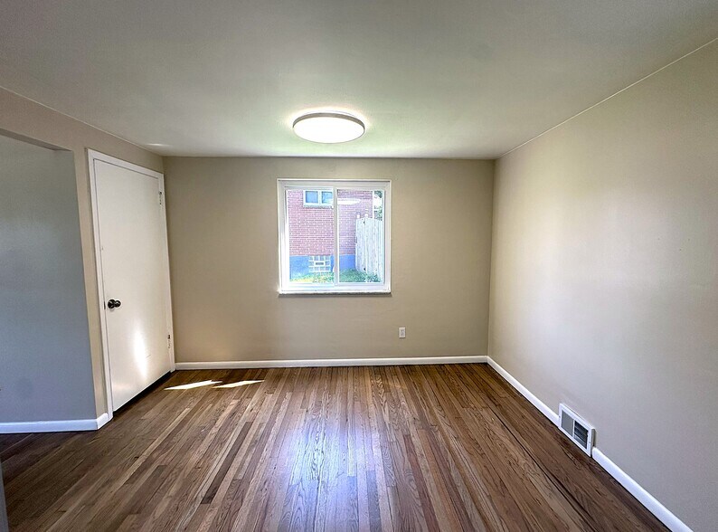 Building Photo - 416 Macbeth Dr