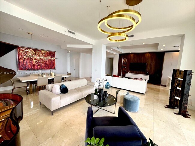 Building Photo - 848 Brickell Key Dr