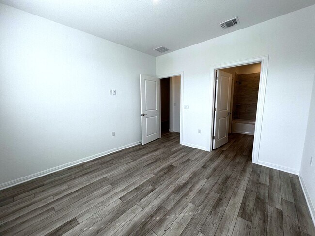 Building Photo - 106 Middle Crk Rd