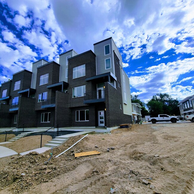 Building Photo - Phenomenal GORGEOUS HOME!!