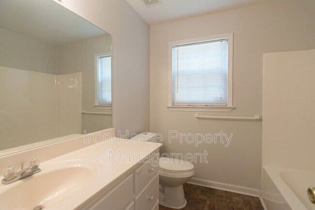 Building Photo - 155 Whispering Springs