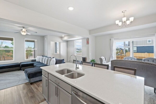 Building Photo - Modern 4BD/3BA Home with Covered Balcony &...