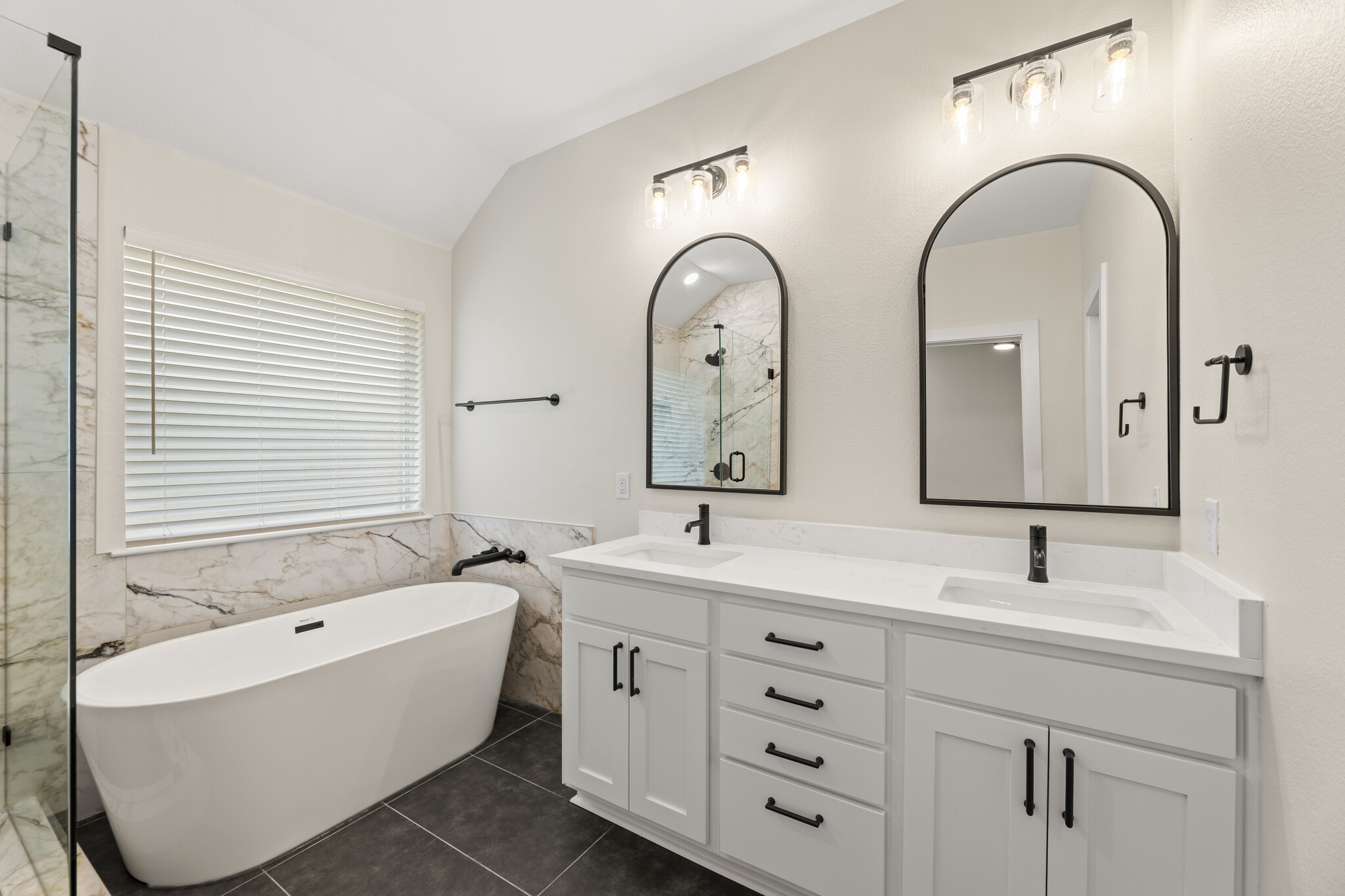 Master Bathroom - 4029 Dellman Dr
