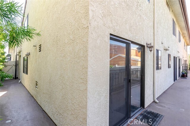 Building Photo - 1043 Thompson Ave