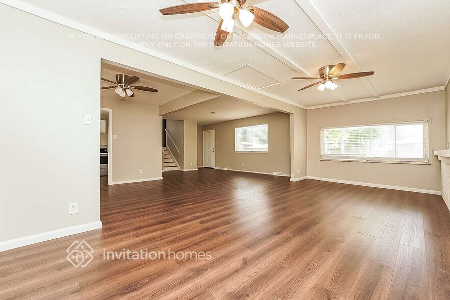 Building Photo - 402 S Robb Way