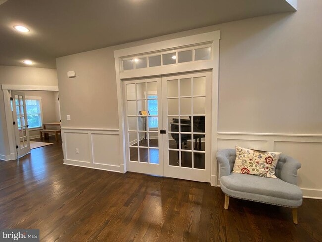 Building Photo - 2233 N Underwood St