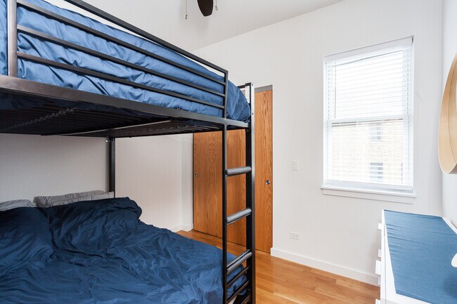 Building Photo - 1637 W Grand Ave