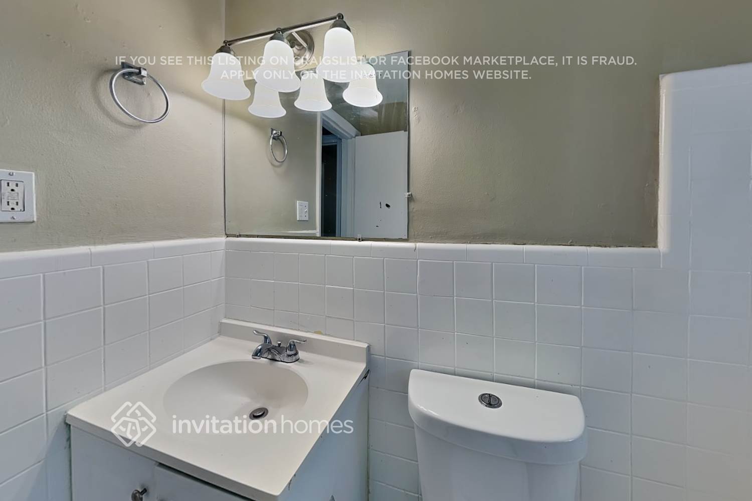 Building Photo - 2401 Jamaica Dr