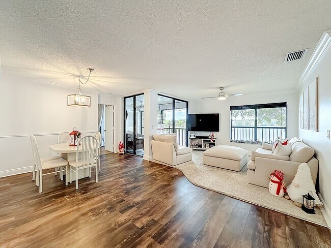 Building Photo - Gorgeous 3 bedroom Corner Unit with Lake view in Coconut Creek