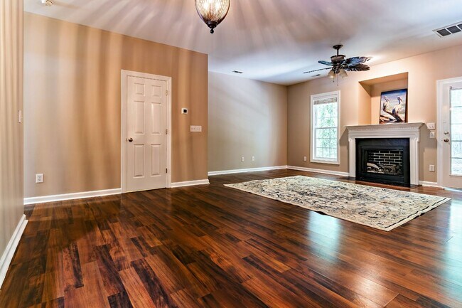 Building Photo - Move-In Ready End-Unit Townhome with Two Private Suites in the Heart of Rolesville!