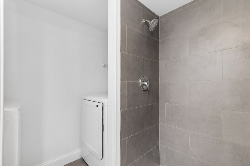 Building Photo - 2695 Albatross Rd N