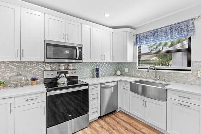 Building Photo - 2363 NW 13th Ct