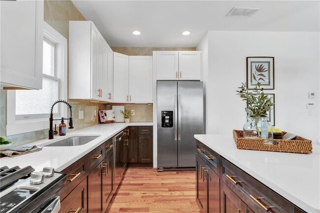 Building Photo - 976 Dunning St SE