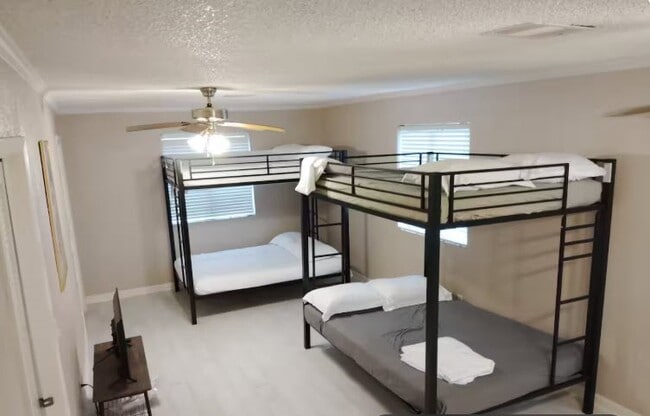 Building Photo - 2116 Godfrey St