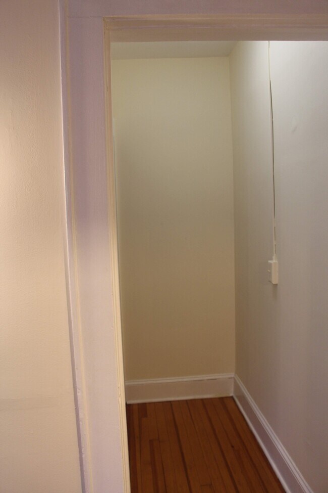 Building Photo - 32 Edgewood Ave