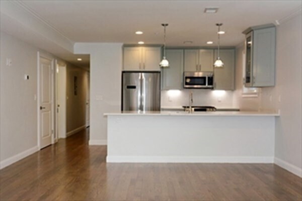 Building Photo - 47 Leyden St
