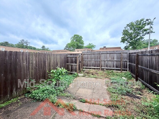 Building Photo - 1869 Poplar Woods Cir E