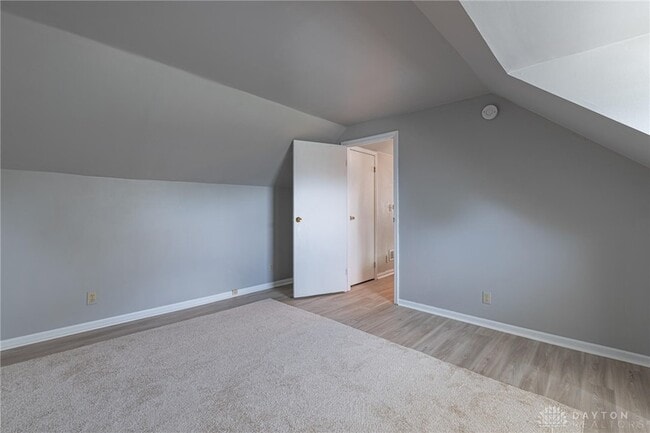 Building Photo - 521 Oakview Dr