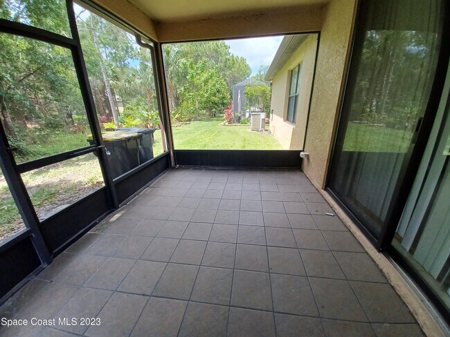 Building Photo - 402 Breckenridge Cir SE