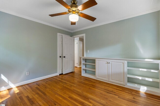 Building Photo - 112 N Rockview Dr