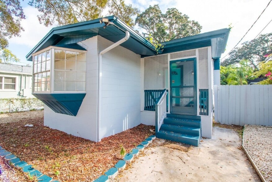 Building Photo - 1815 Larkin Ave