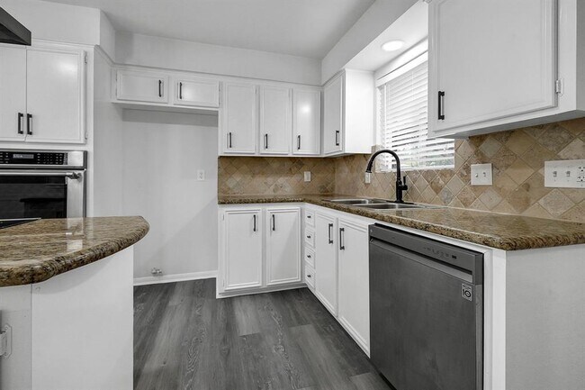 Building Photo - 13806 Burgoyne Rd