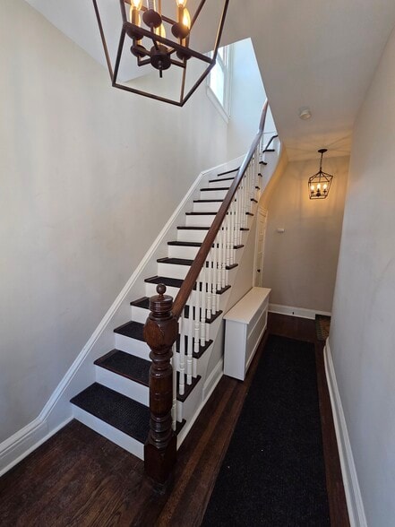 Building Photo - 1097 Boston Post Rd