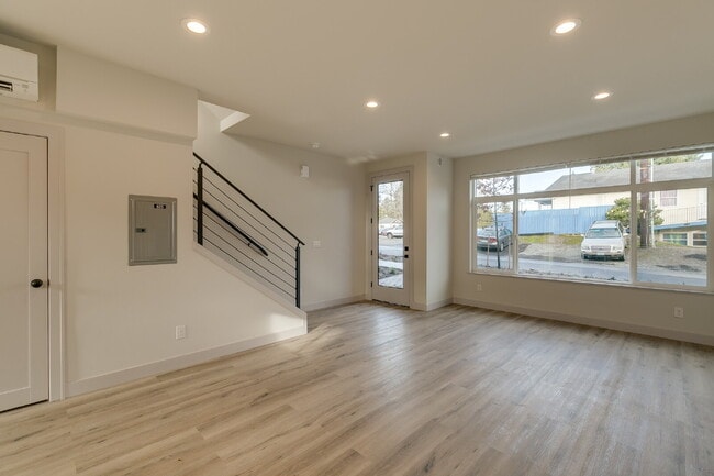 Building Photo - Modern, Spacious 2020 Townhome in West Seattle!
