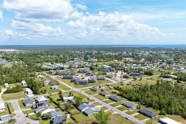 Building Photo - 7011 Lois St