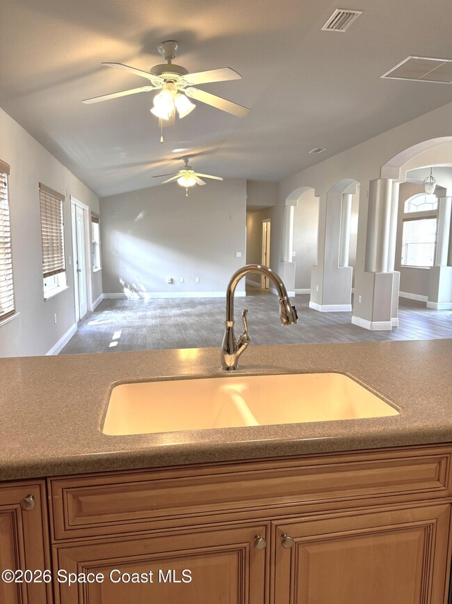 Building Photo - 320 Jennifer Dr