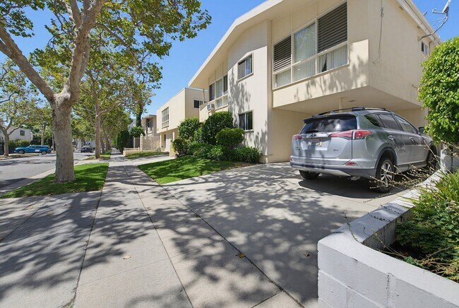 Building Photo - 333 Rexford Dr