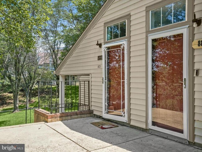 Building Photo - 8823 Rusland Ct