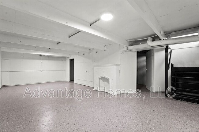 Building Photo - 914 N 70th St