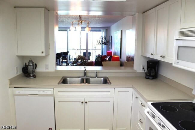 Building Photo - 25806 Cockleshell Dr