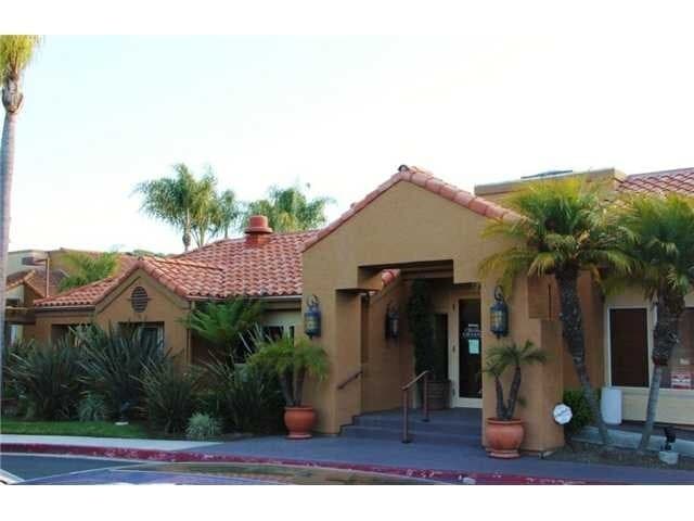 Building Photo - RB Luxury 2 Br Townhome 2 car spots Laundry $3190 TEXT 619-565-3468