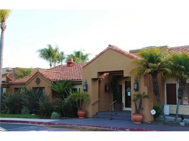Building Photo - RB Luxury 2 Br Townhome 2 car spots Laundry $3190 TEXT 760-715-5861