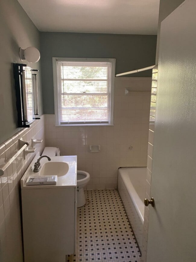 Building Photo - 381 Magnolia Ave