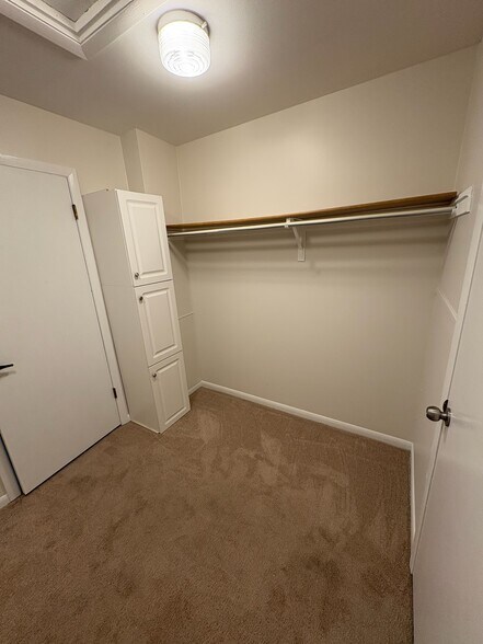 Building Photo - 356 2nd Ct
