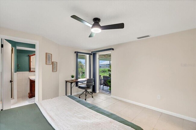 Building Photo - 4696 Pompano St