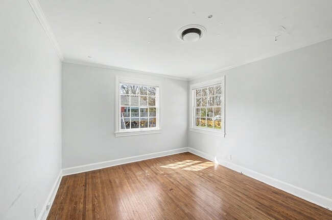 Building Photo - Beautiful 4BD/3.5BA home in the heart of Green Hills.