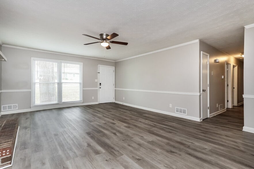 Building Photo - 661 Greenview Ave SE