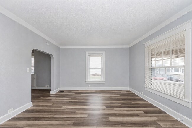 Building Photo - 1051 N Mount Street