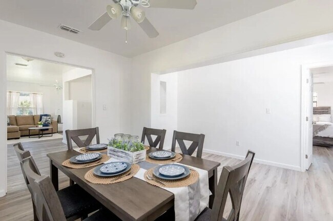 Building Photo - Housing Voucher Accepted: Charming 3-Bedro...