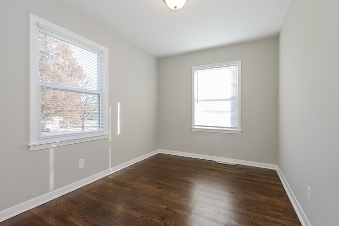 Building Photo - 111 N Gilbert St