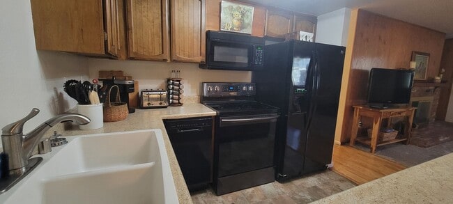 Building Photo - Low Maintenance Lifestyle Near Sacramento River Trail