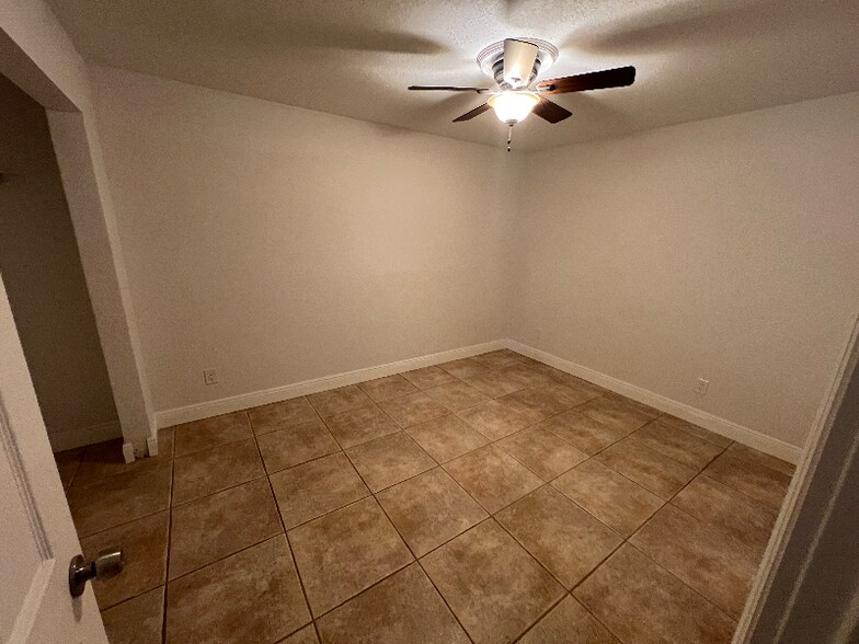 Building Photo - 2722 SE 16th Pl